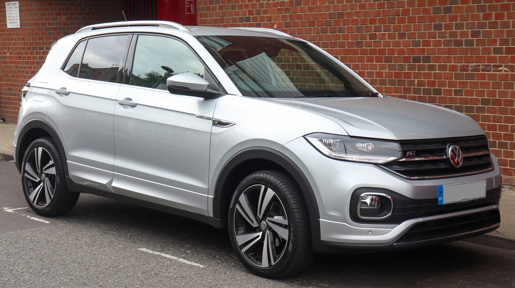 Compact SUV front side with alloy wheels and modern headlights