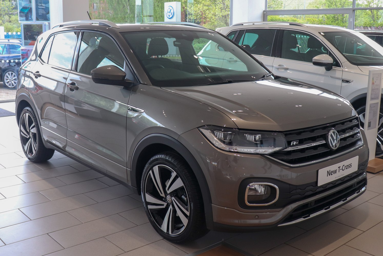 Front side view with LED headlights and alloy wheels