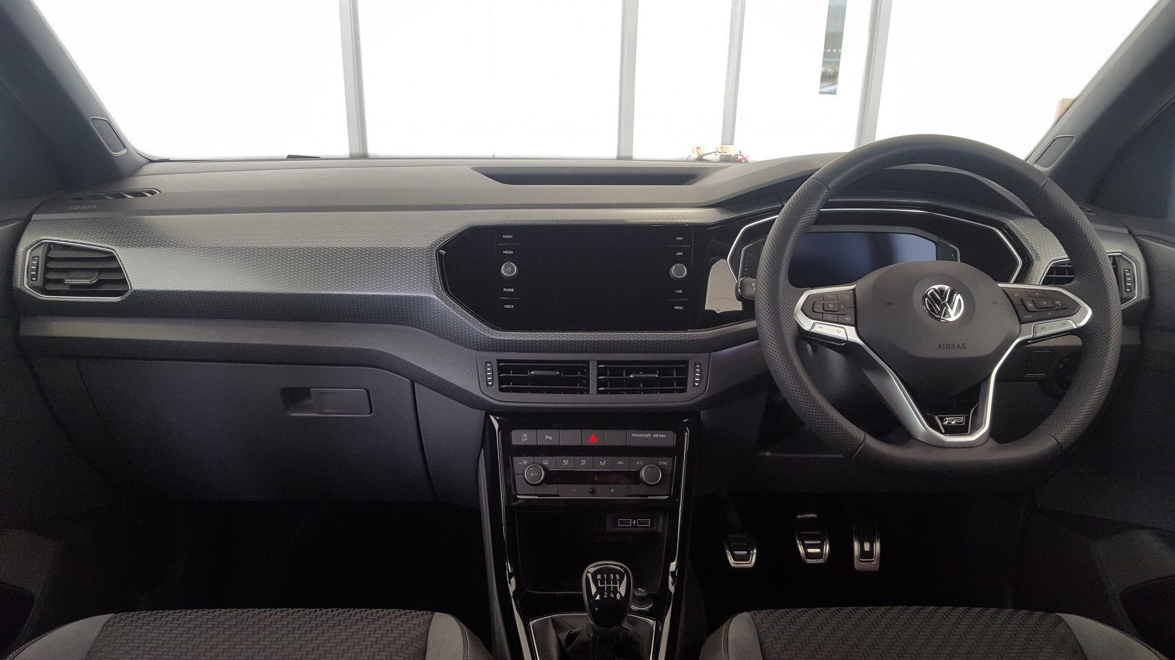 Modern dashboard with digital cluster, multifunction steering wheel, manual gear shift