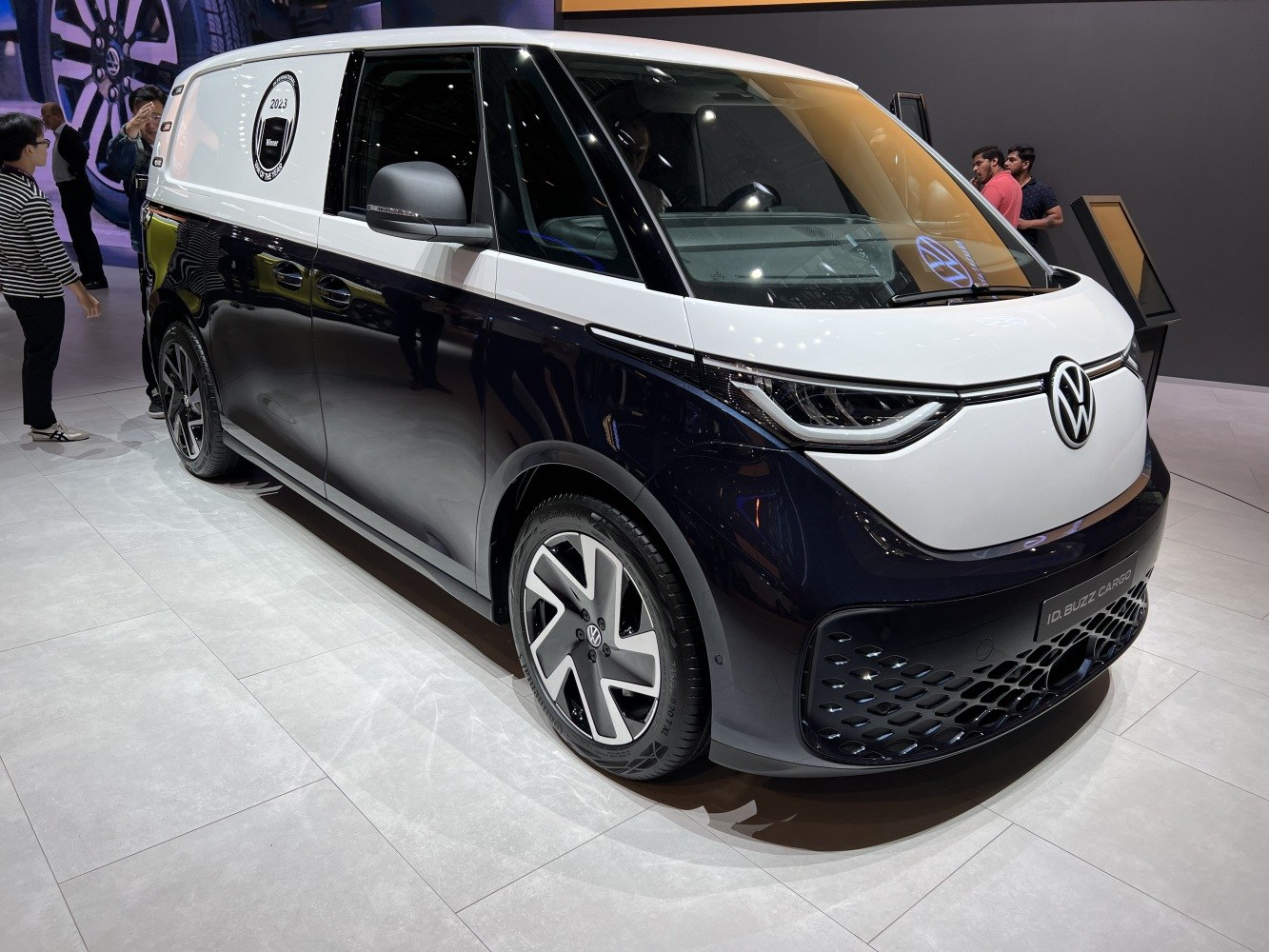 Electric van with LED headlights and distinctive aerodynamic wheels