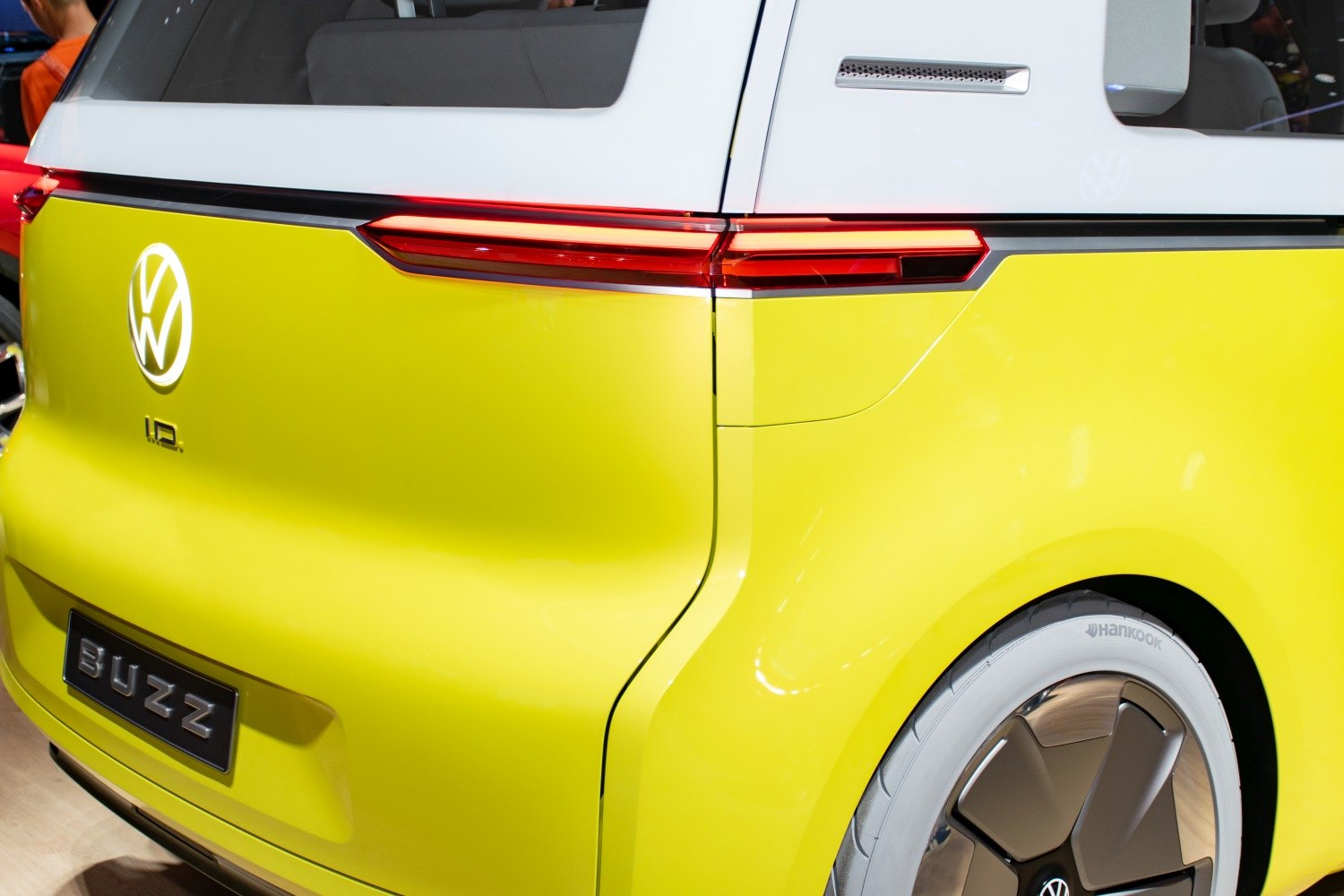 Rear design with LED taillights and futuristic wheel with whitewall tire