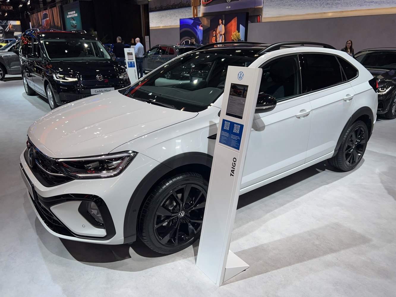White crossover with black roof and black alloy wheels