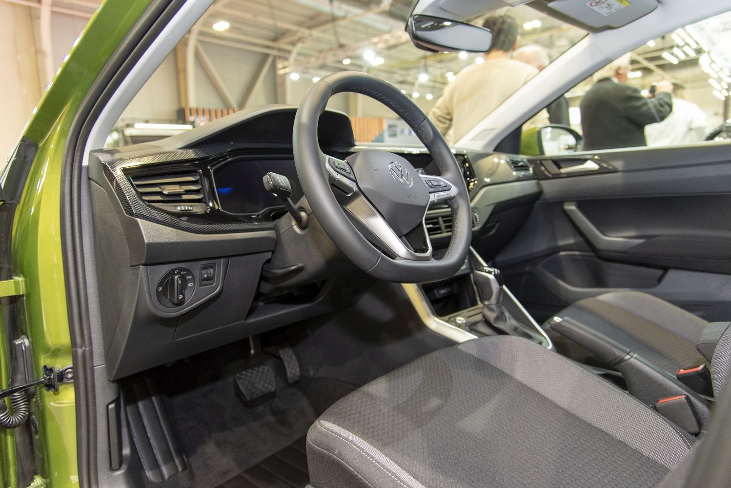Multifunction steering wheel and digital instrument cluster with modern dashboard