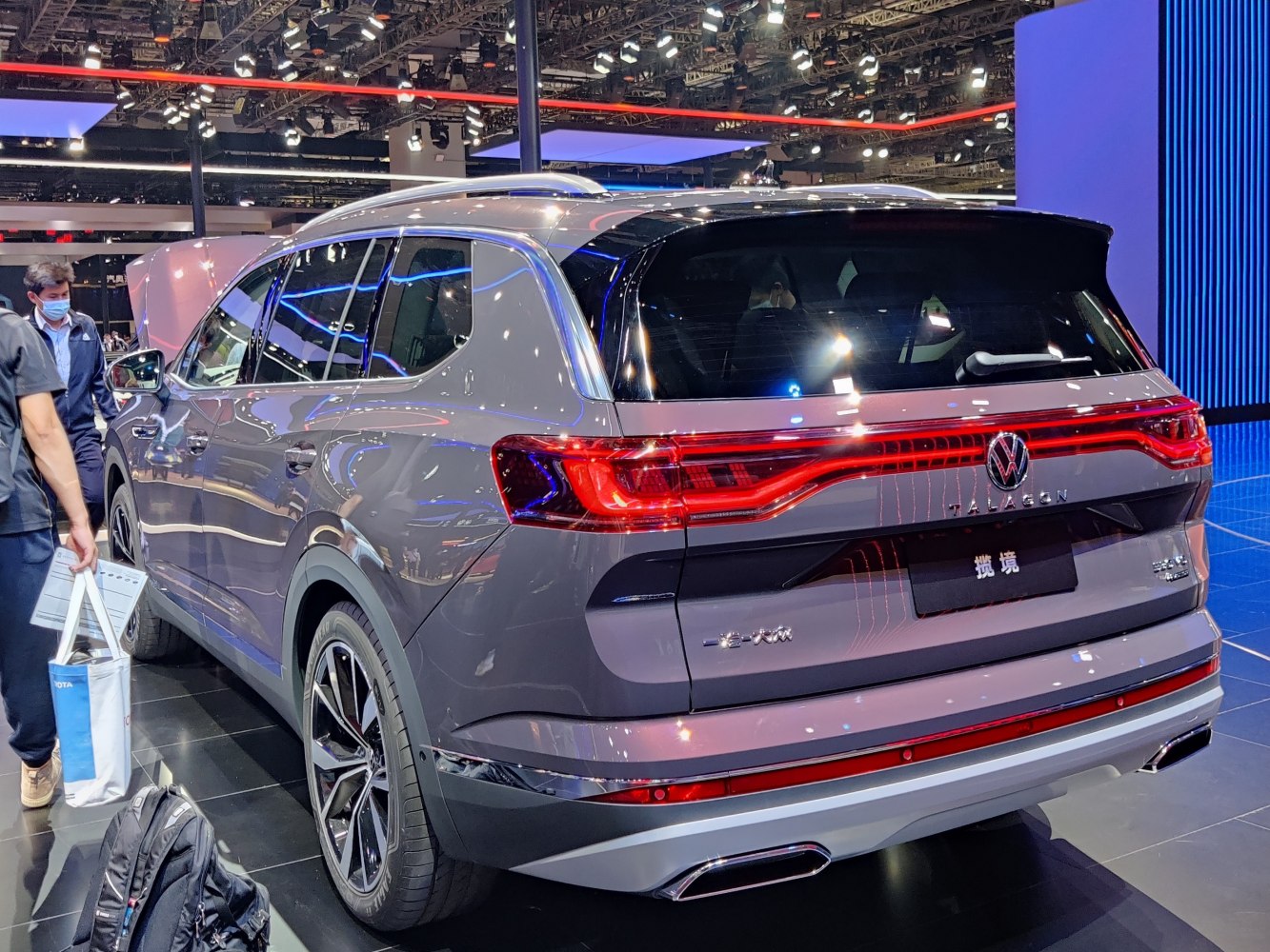 Rear design and LED taillights of a modern SUV