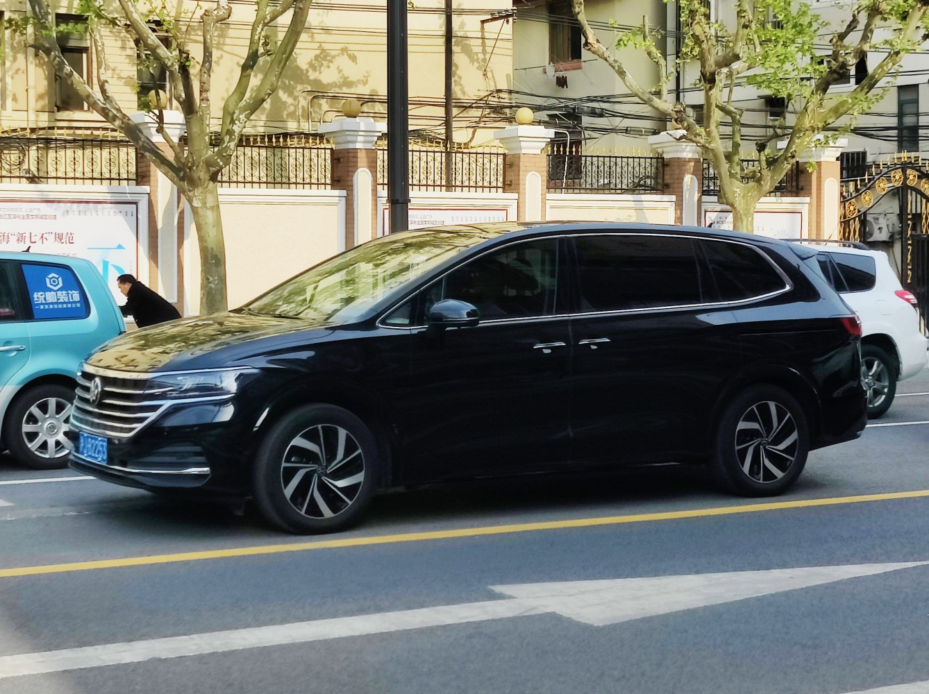 Black luxury minivan with LED headlights and alloy wheels