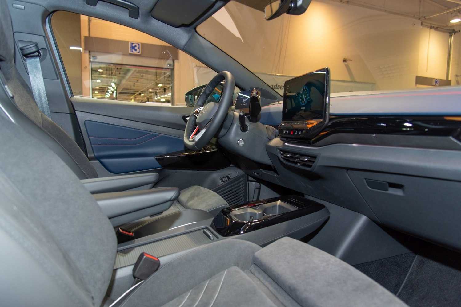 Digital dashboard and touchscreen center console with ergonomic seats