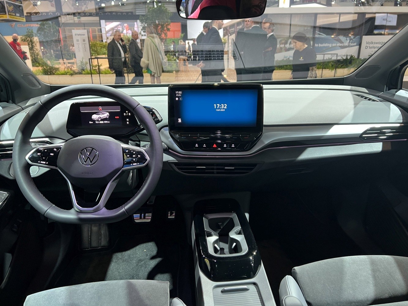 Digital dashboard and touchscreen display with multifunction steering wheel