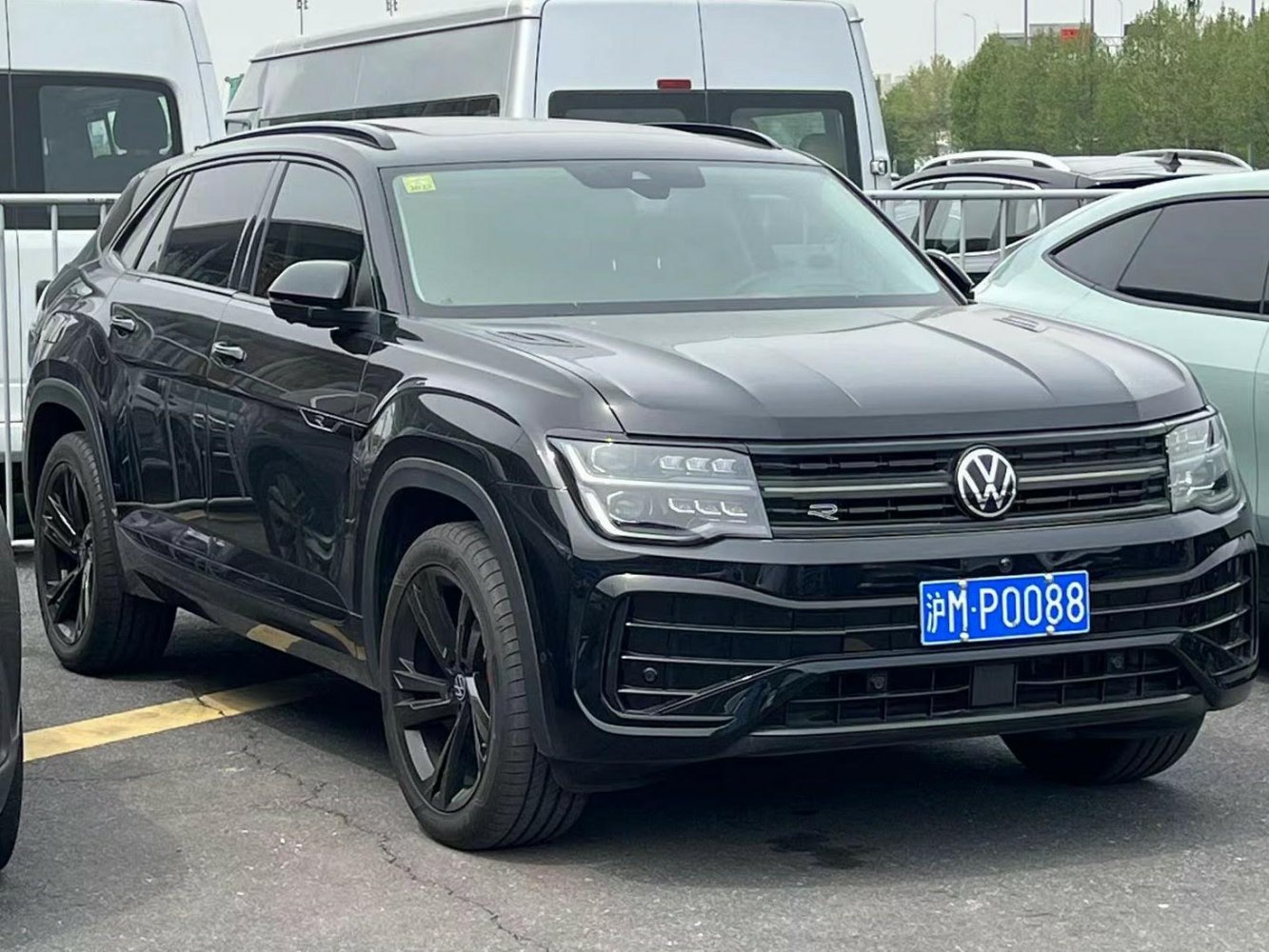 Front view of SUV with LED headlights and black alloy wheels