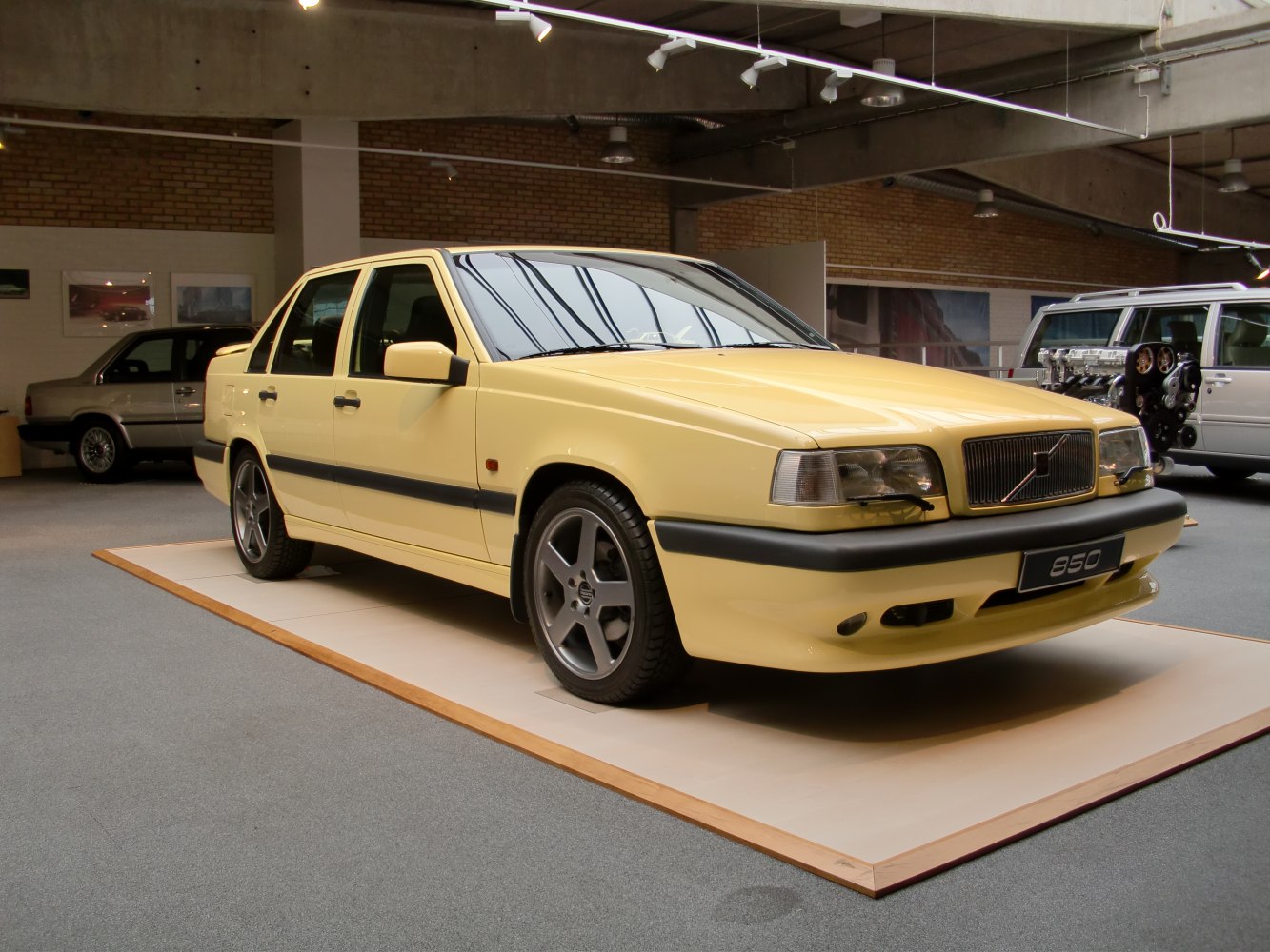 Classic 1990s sedan with highlighted front side profile and design