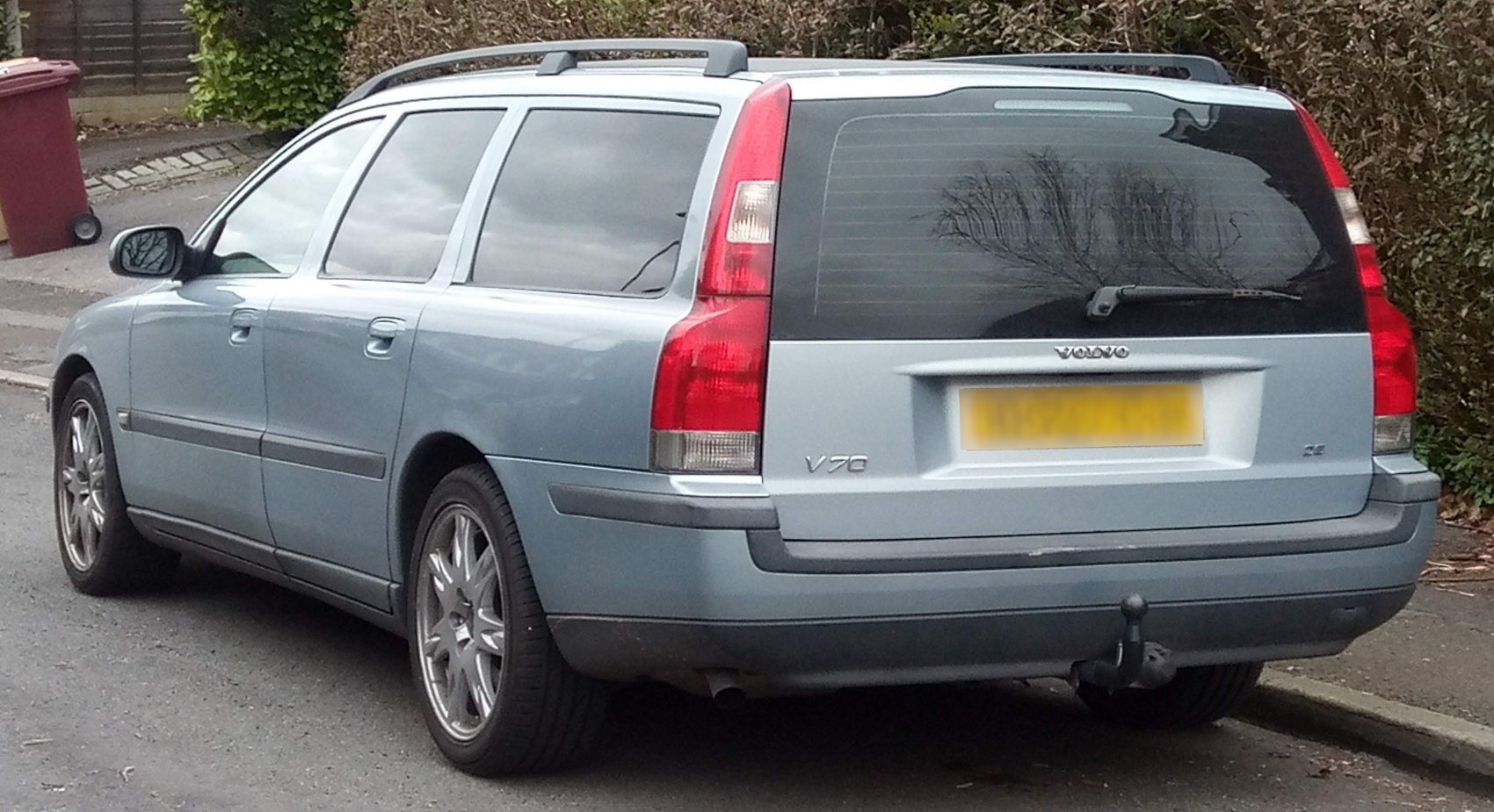 Rear view of estate with vertical tail lights and tow hitch