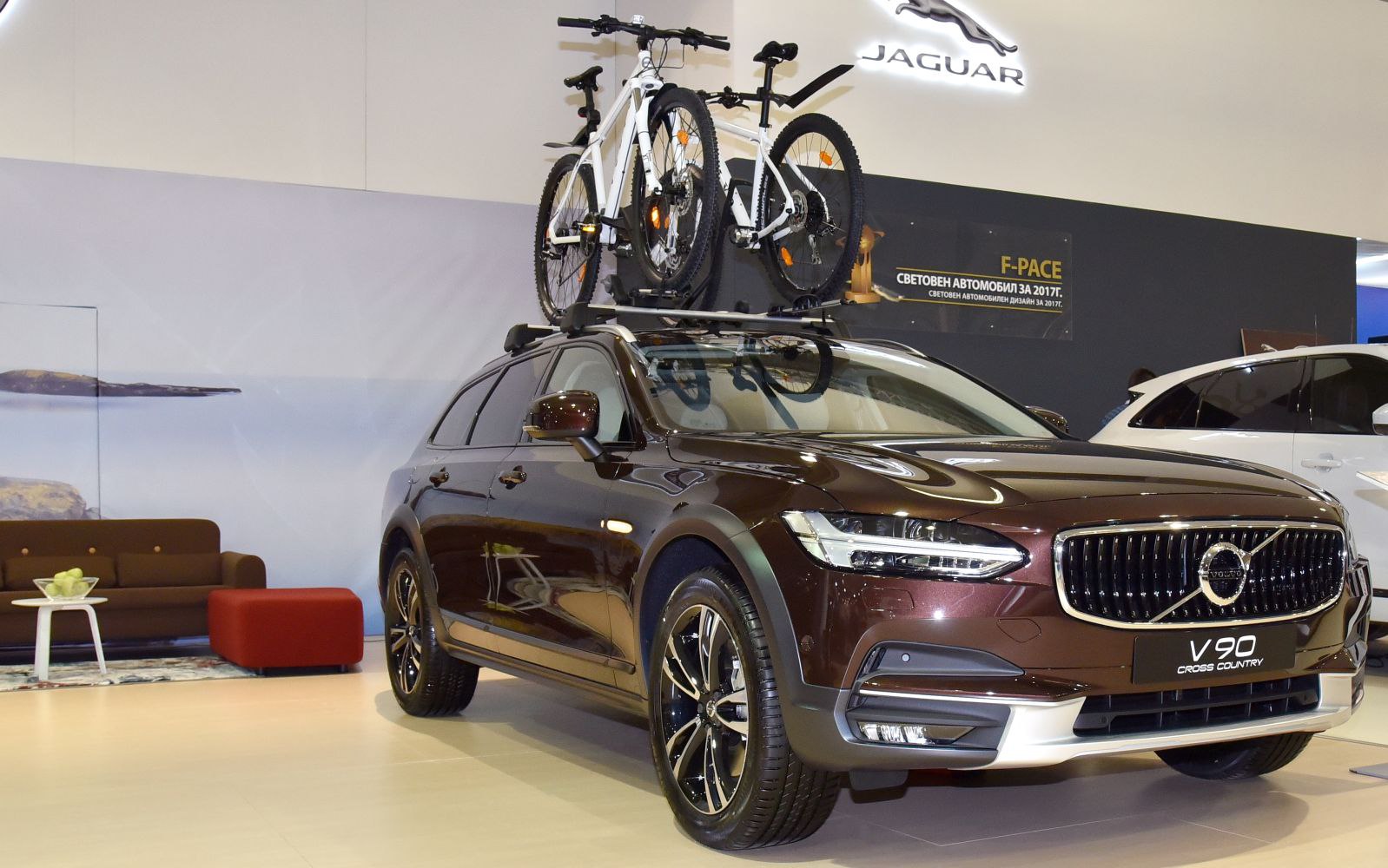 Rugged wagon with roof-mounted bike rack carrying two mountain bikes