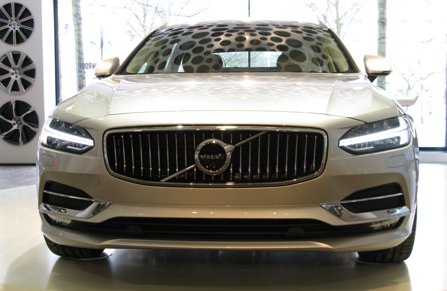 Front view with chrome grille and LED headlights