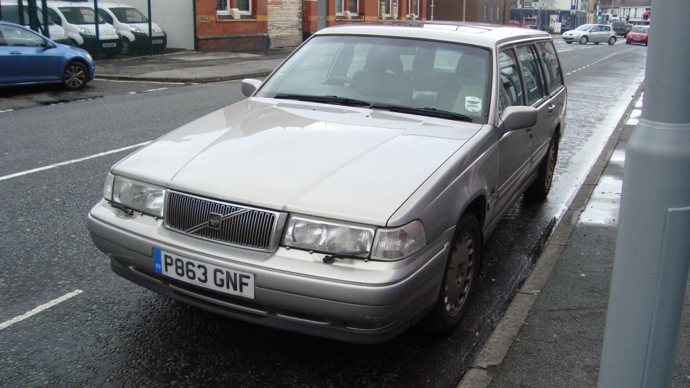 Front view of classic Volvo V90 with rectangular headlights and grille