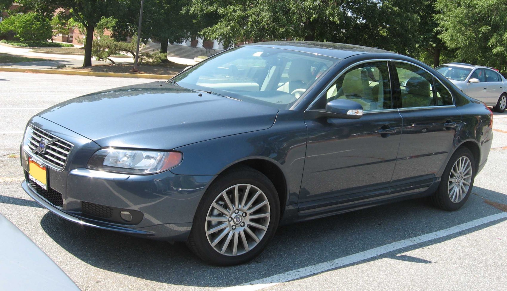 Front side view of luxury sedan with alloy wheels