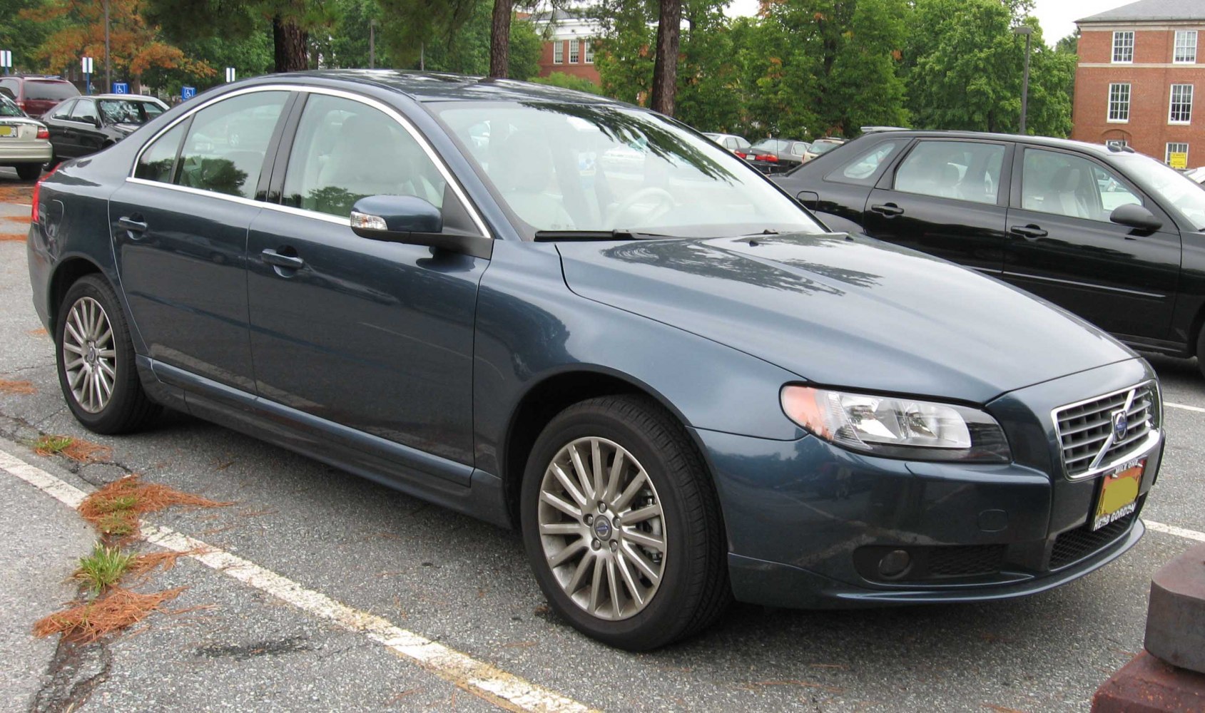 Luxury midsize sedan front and side profile exterior