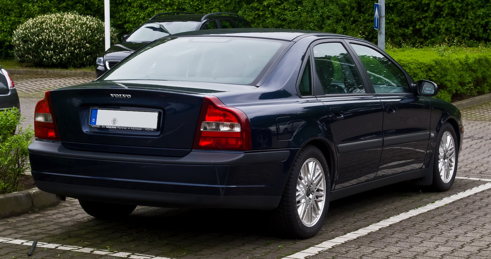 Rear and side profile of a classic sedan with distinctive vertical taillights.