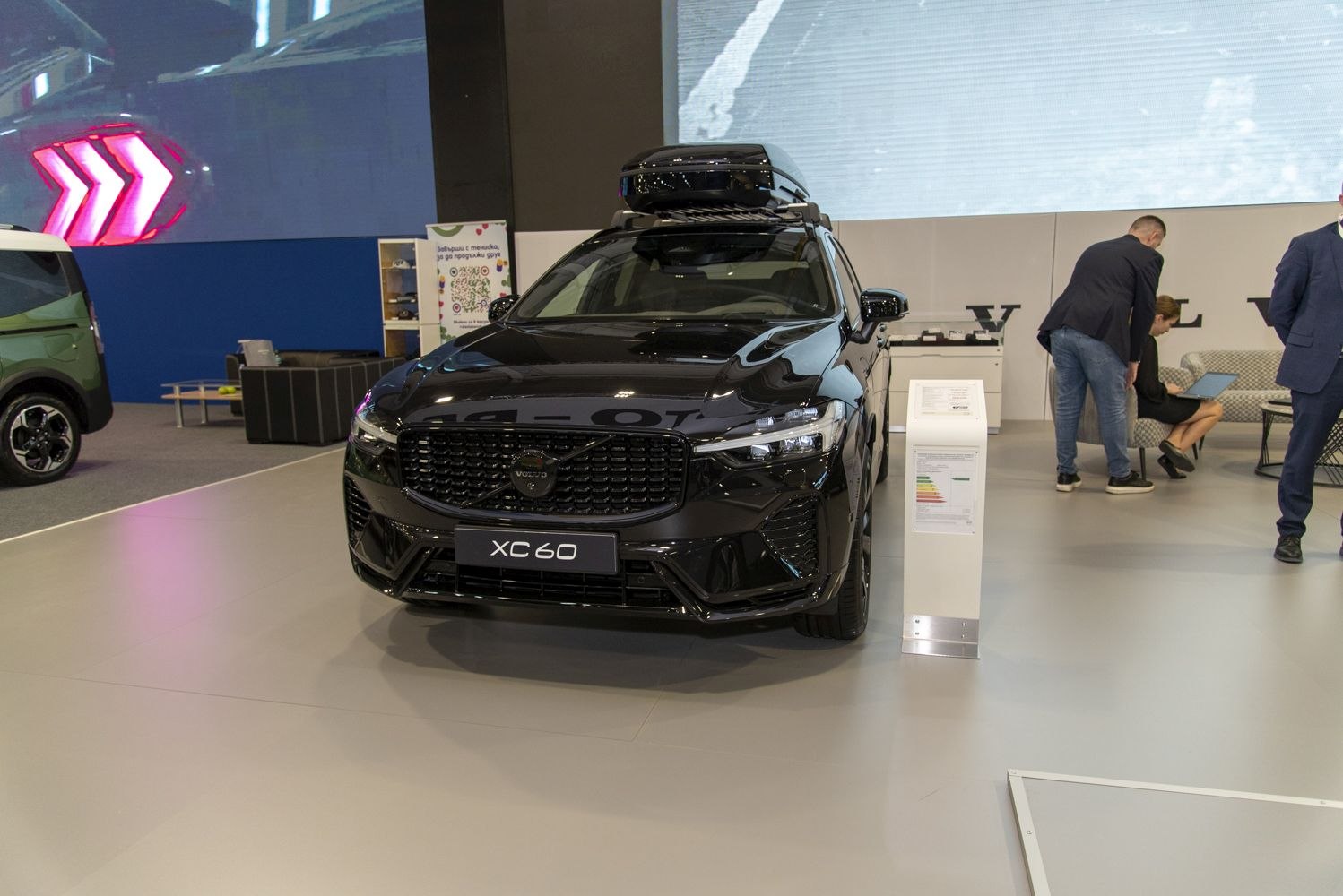 Black front view of Volvo XC60 with rooftop cargo box
