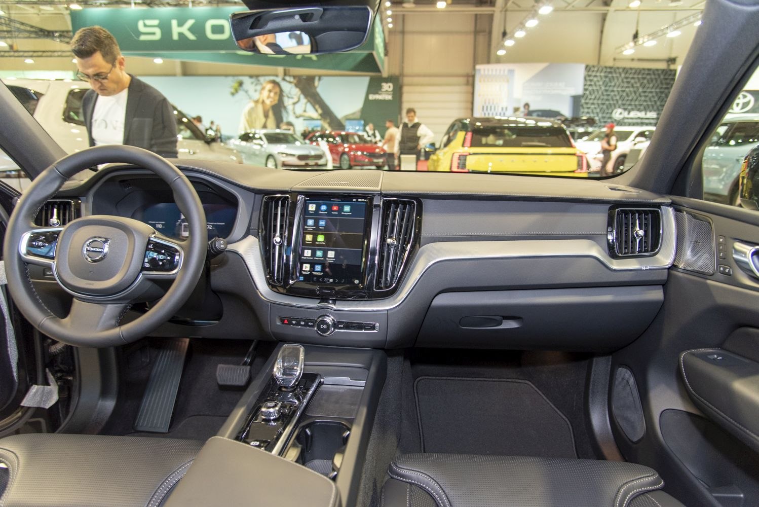 Advanced digital dashboard and touchscreen infotainment system