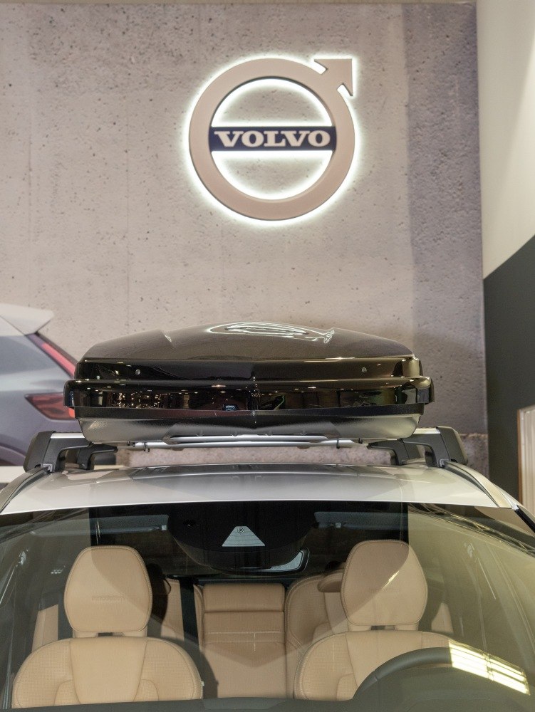 Rooftop cargo box and beige leather front seats in windshield view.