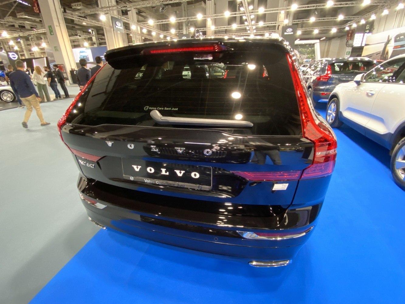 Rear view with distinctive vertical tail lights and rear windshield wiper