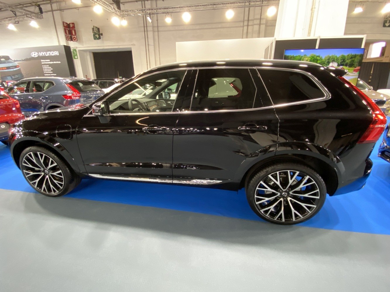 SUV side profile with stylish alloy wheels