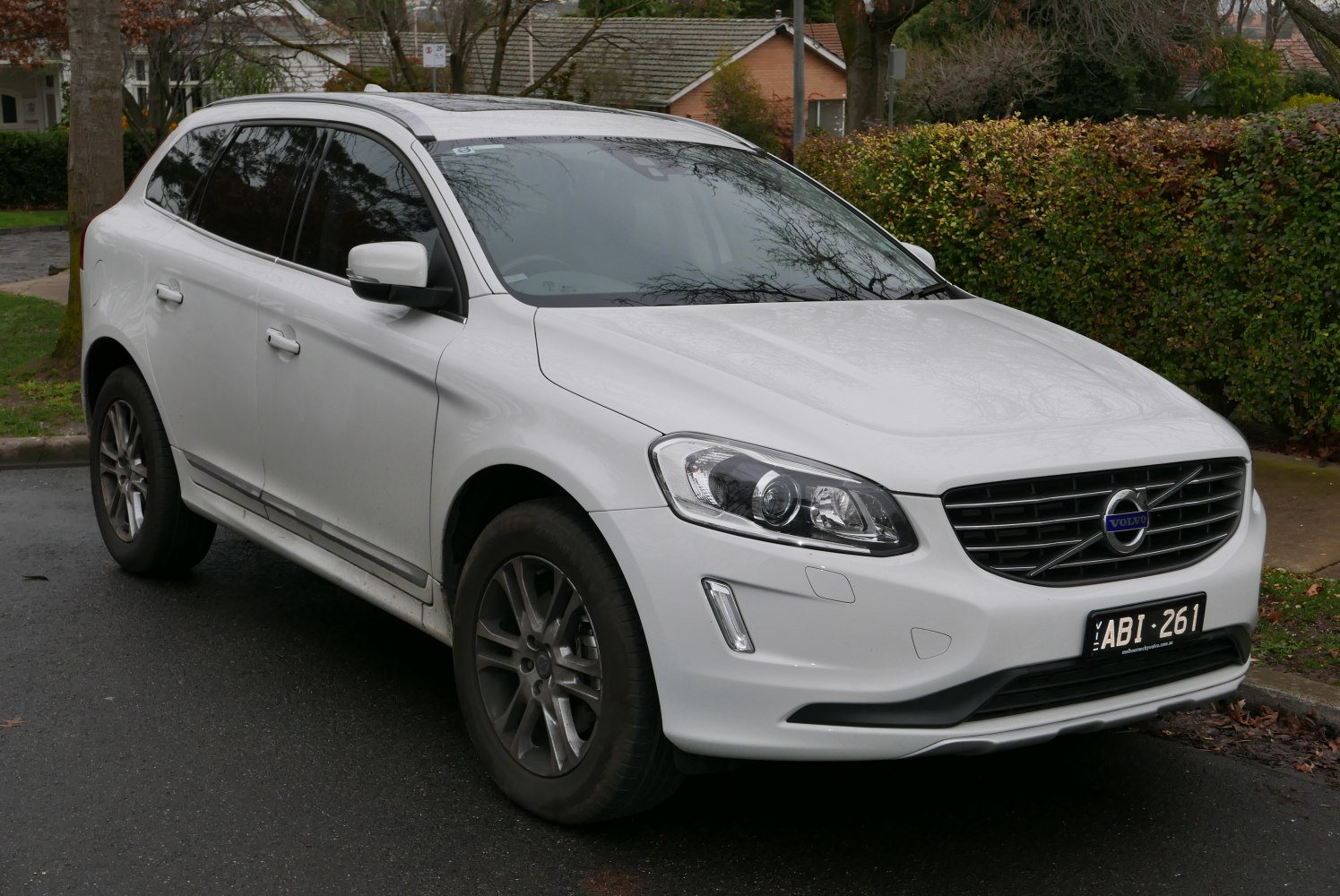 Front-side angle of mid-size SUV with LED headlights and alloy wheels
