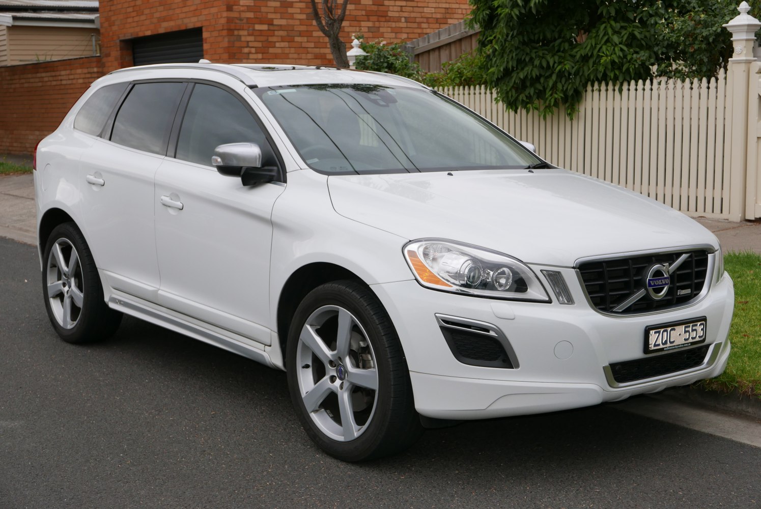 White SUV with iconic grille and alloy wheels front-side view