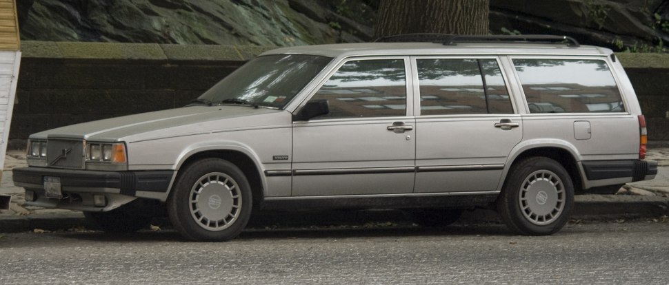 Side profile of a vintage station wagon with boxy design and alloy wheels