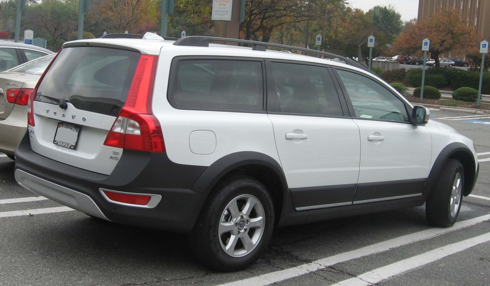 Rear and side view of AWD SUV with rugged cladding and roof rails