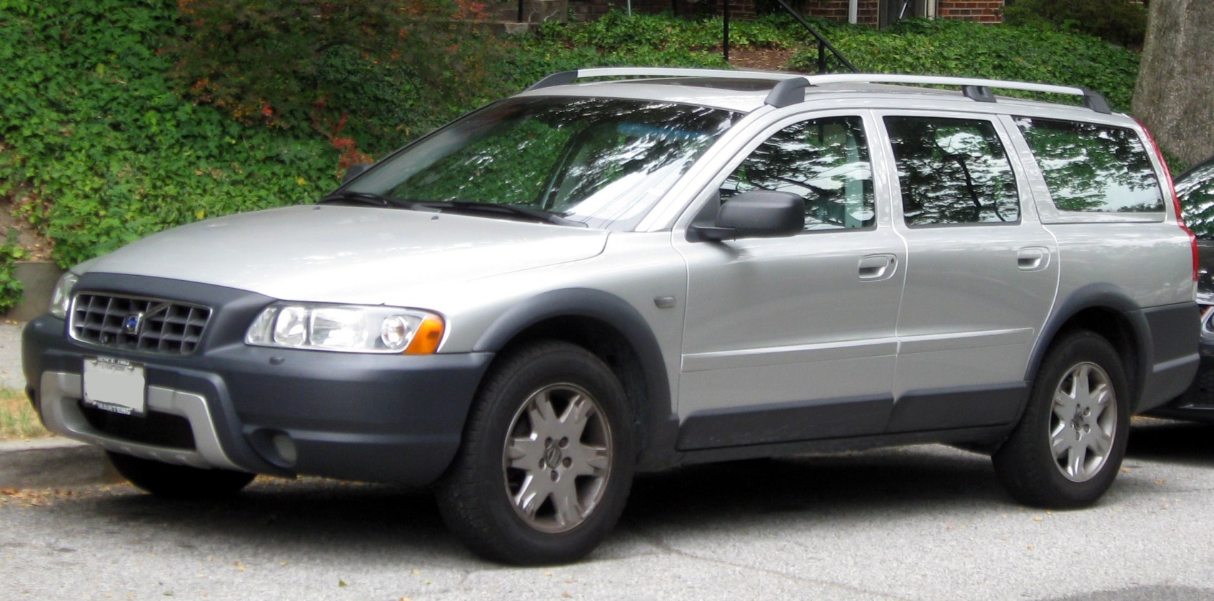 Silver crossover SUV with rugged cladding and roof rails