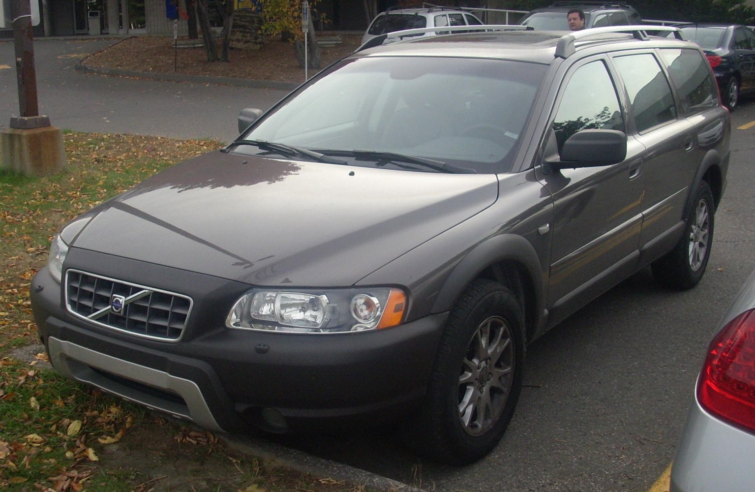 Front-side exterior of a rugged SUV with alloy wheels and roof rails