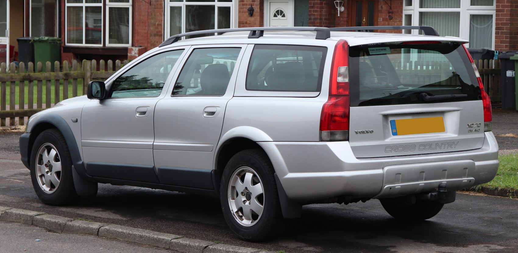 Rear-side view of silver station wagon with roof rails and alloy wheels