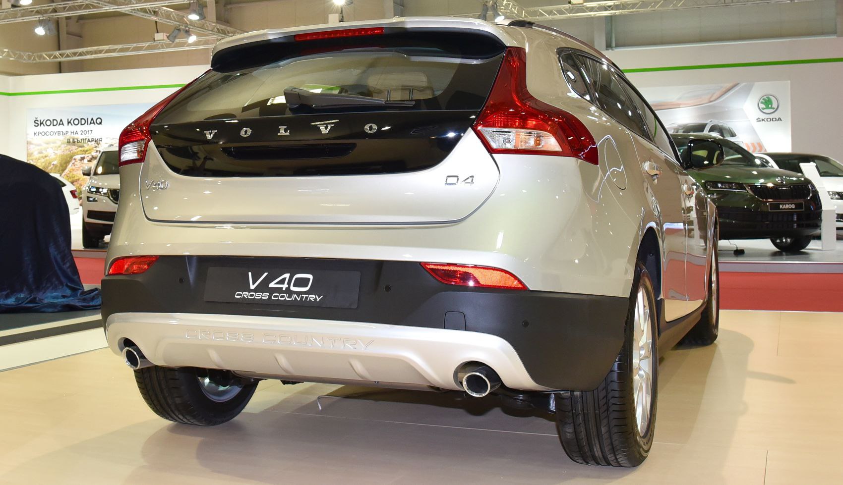 Rear view with dual exhaust and distinctive tail lights