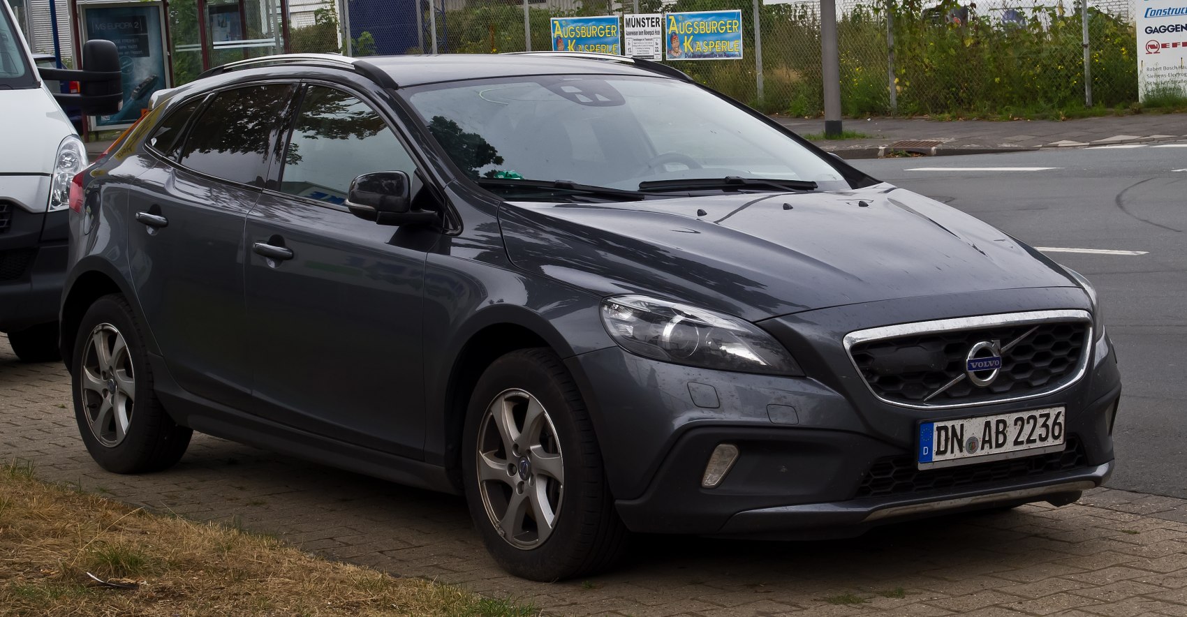 Front and side view of compact crossover with alloy wheels