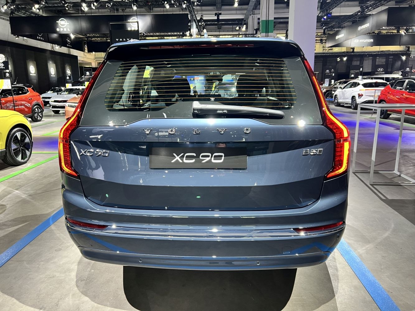 Rear view with modern tail lights and rear window wiper