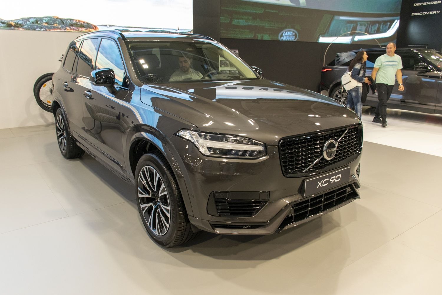 Front view of sleek SUV with LED headlights and mesh grille