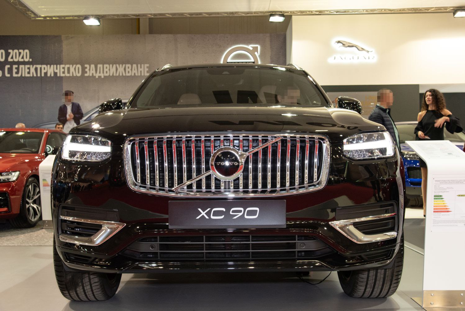 Volvo XC90 grille and LED headlights front view