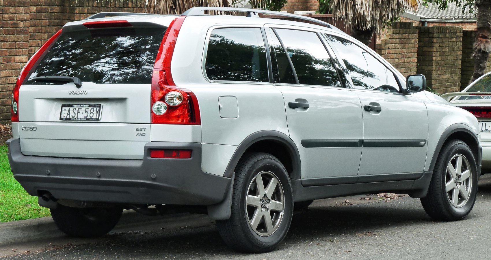 Rear view of 2003 SUV with distinctive taillights and alloy wheels