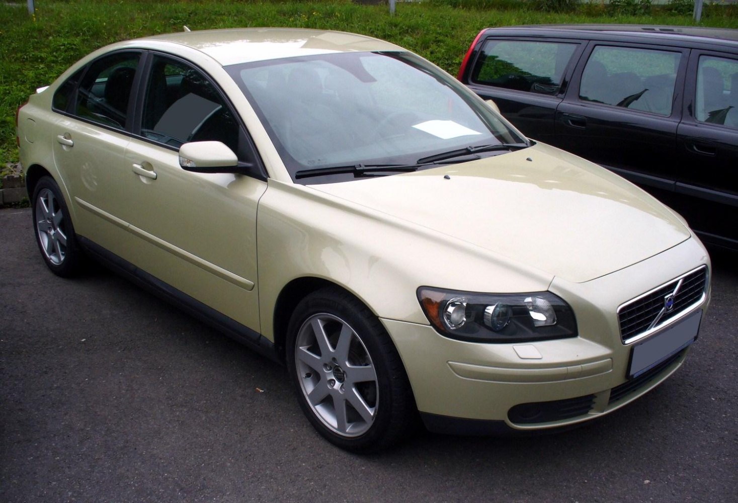 Front and side view with headlights and alloy wheels