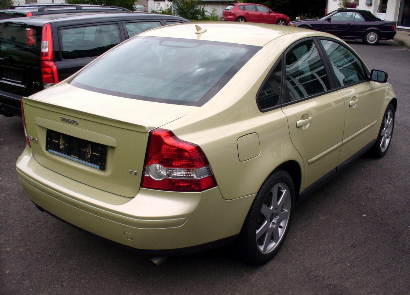 Rear view with distinctive tail lights and trunk spoiler