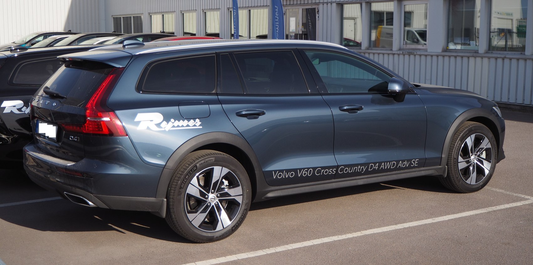 Side profile of Volvo V60 Cross Country with alloy wheels and AWD