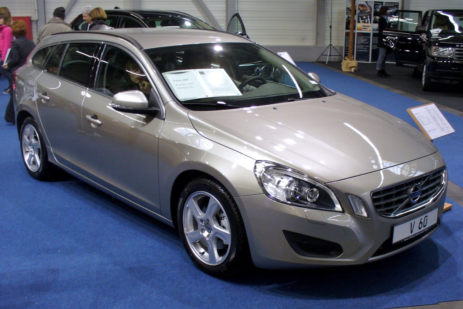 Side and front view of a silver wagon with visible interior details