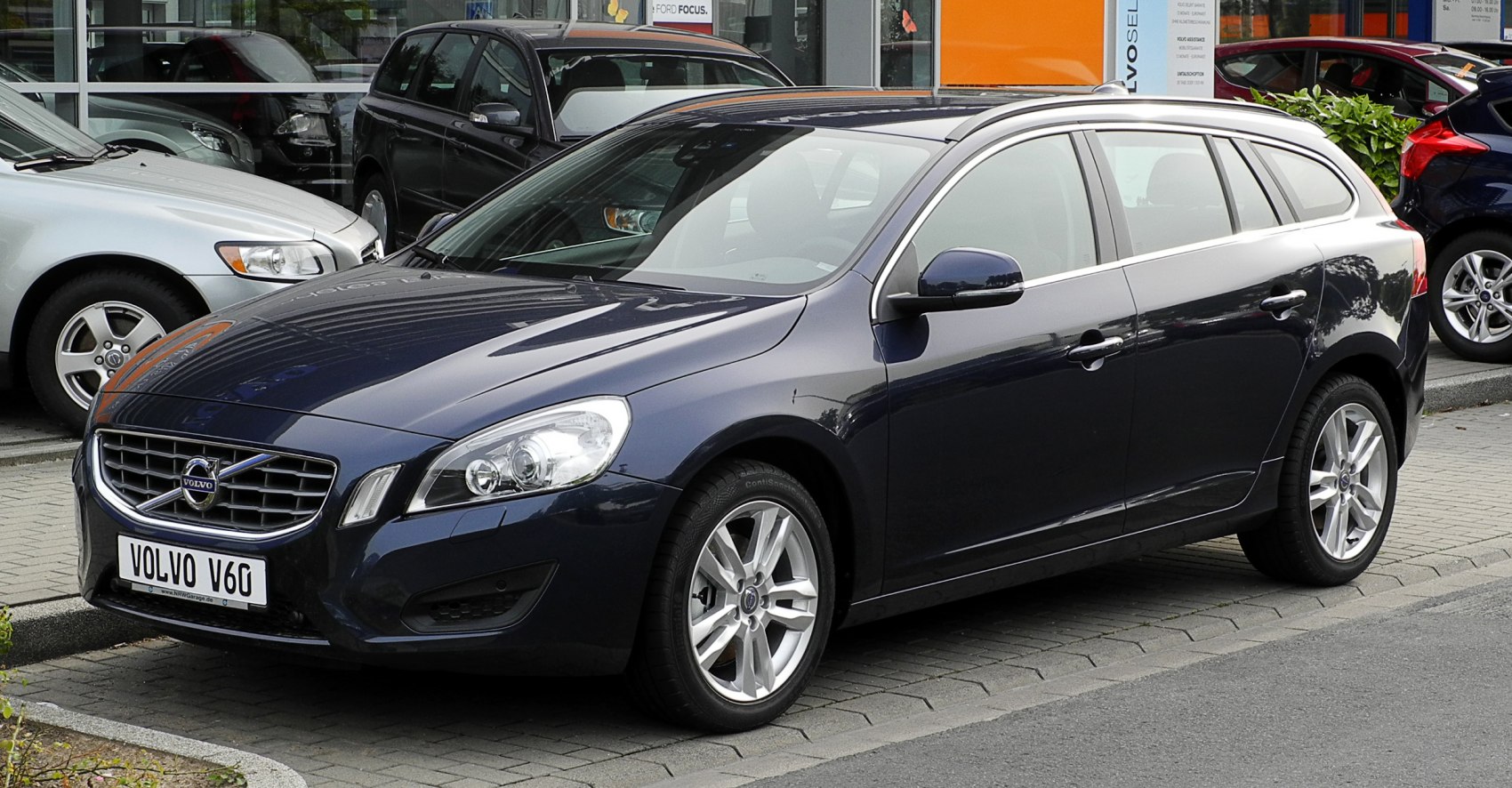 Front and side profile of a wagon with alloy wheels and modern headlights