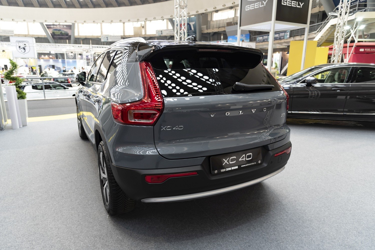 Rear view with redesigned taillights and rear window wiper