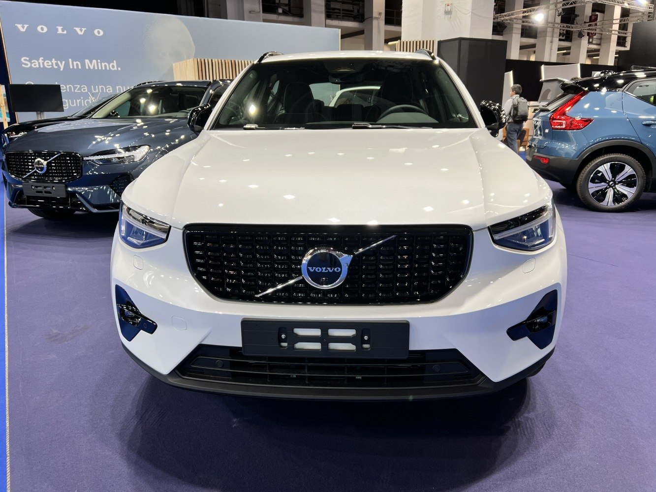 Front view with signature grille and headlights