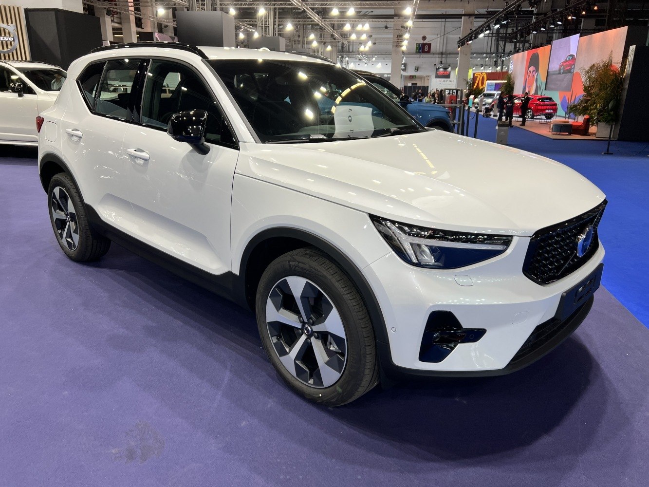 White mid-size SUV with LED headlights and 5-spoke alloy wheels