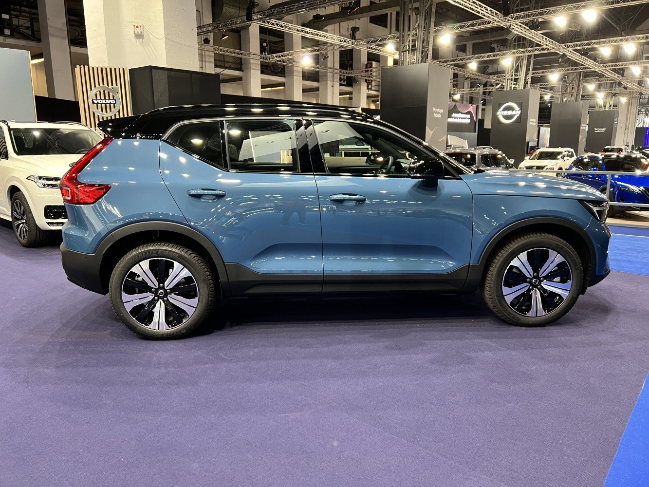 SUV side profile with two-tone roof and unique alloy wheels