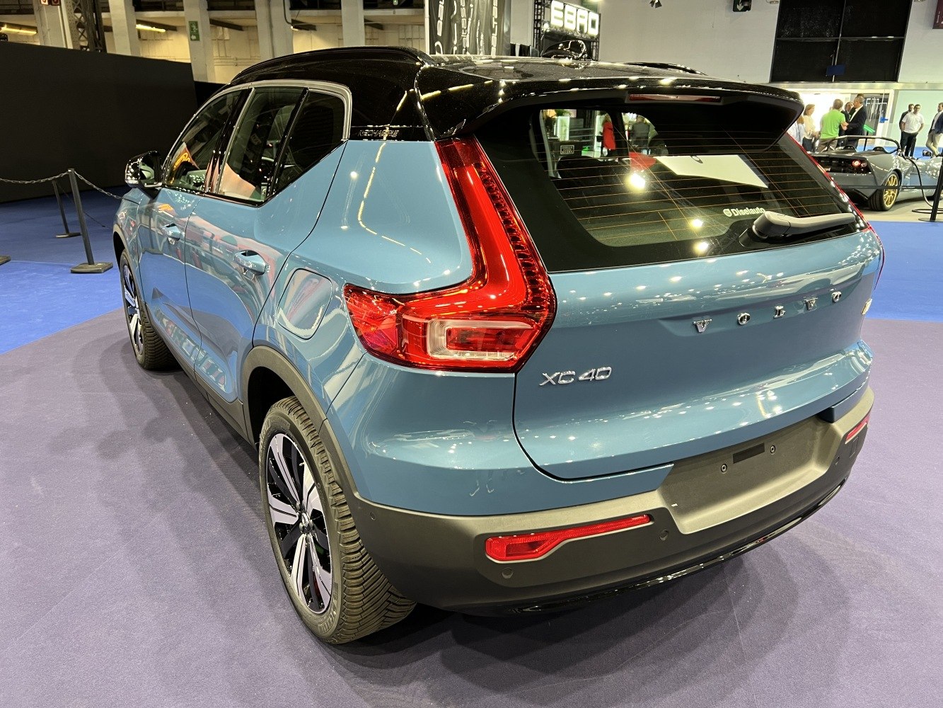 Rear view with L-shaped taillights and alloy wheels