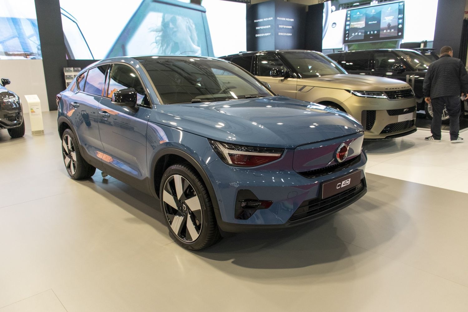 Front view with LED headlights and alloy wheels