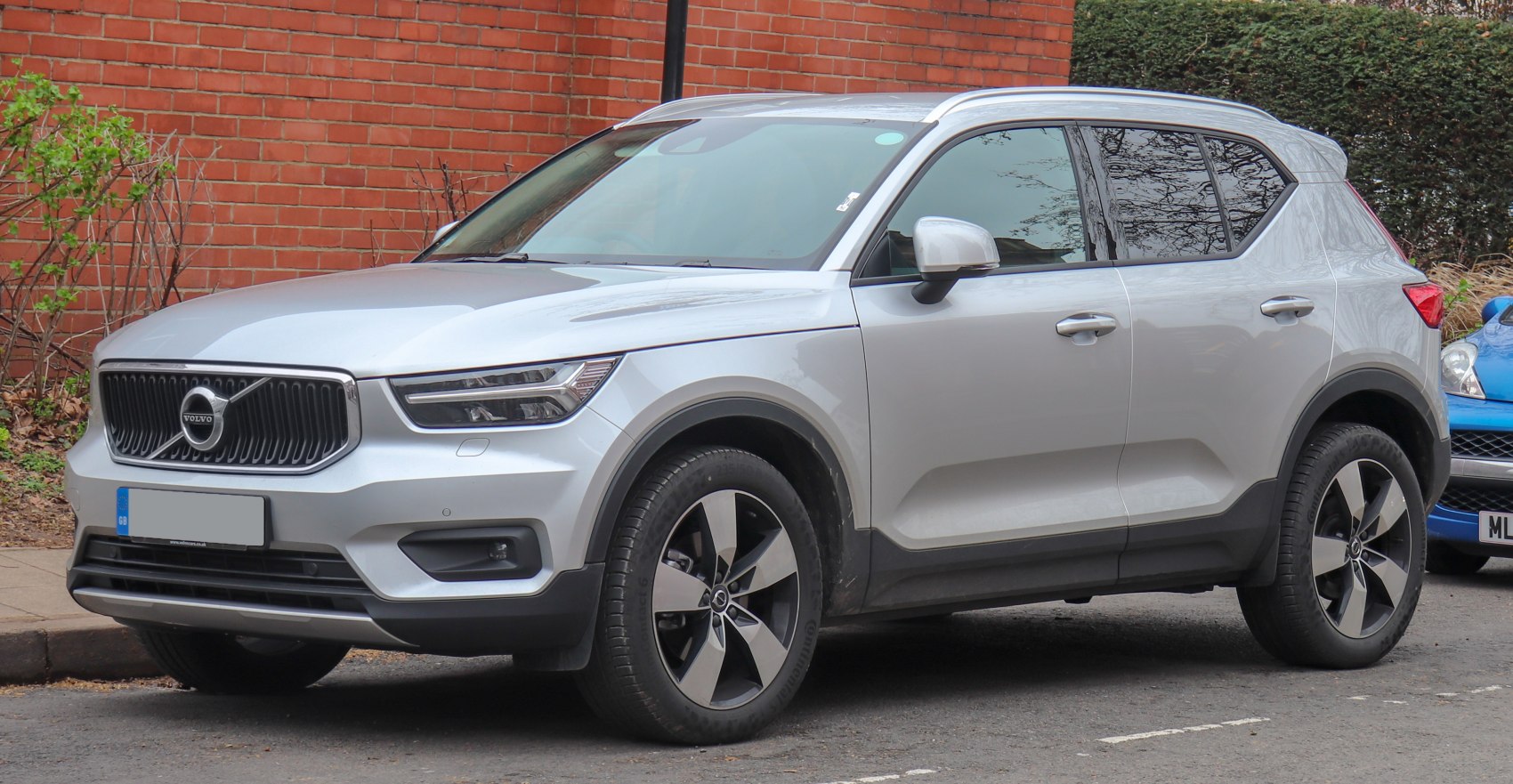 Silver modern compact SUV front and side exterior view